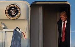 President Donald Trump arrives on Air Force One at the Palm Beach International Airport to spend part of the weekend with Japanese Prime Minister Shinzo Abe at Mar-a-Lago resort on February 10, 2017 in West Palm Beach, Florida. (Joe Raedle/Getty Images/AFP)