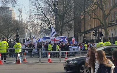 People protest outside 10 Downing Street, London, for and against a state visit by Prime Minister Benjamin Netanyahu, on Monday, February 6, 2017 (Raphael Ahren/Times of Israel)