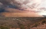 A haboob headed to Phoenix, Arizona, on July 31, 2011. ( CC BY-SA, Alan Stark, Flickr)