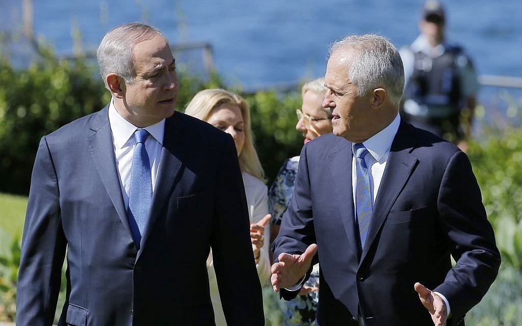 Prime Minister Benjamin Netanyahu, left, walks with Australian Prime Minister Malcolm Turnbull, right, upon their arrival at Admiralty House in Sydney, Australia, Wednesday, Feb. 22, 2017 (Jason Reed/Pool Photo via AP)