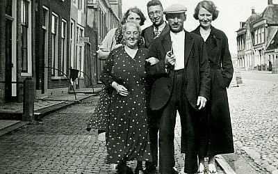 The Boas-Pais family, who perished in the Holocaust, in front of their home in the Frisian city of Harlingen, the Netherlands, before World War II. (Courtesy of the Annehuis ter Harlingen/via JTA)