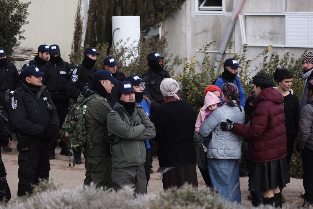 Israeli security forces gather ahead of the evacuation of the illegal outpost of Amona, on February 1, 2017. (Miriam Alster/Flash90) Israeli security forces gather ahead of the evacuation of the illegal outpost of Amona, on February 1, 2017. (Miriam Alster/Flash90)
