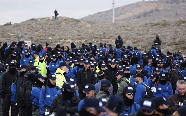 Israeli security forces gather ahead of the evacuation of the illegal outpost of Amona, on February 1, 2017. (Miriam Alster/Flash90)