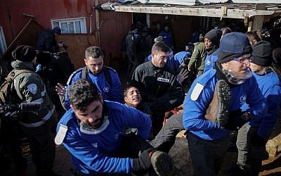 Israeli police forces evacuate people from the synagogue of the illegal outpost of Amona, on the second day of the eviction on February 2, 2017. (Yonatan Sindel/Flash90) Israeli police forces evacuate people from the synagogue of the illegal outpost of Amona, on the second day of the eviction on February 2, 2017. (Yonatan Sindel/Flash90)