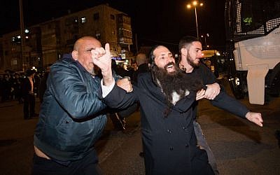 Ultra-Orthodox demonstrators during a protest against the jailing of Jewish seminary student who failed to comply with an army recruitment order, in Jerusalem's Mea Shearim neighborhood, February 7, 2017. (Yonatan Sindel/Flash90)