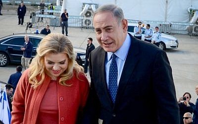 Prime Minister Benjamin Netanyahu and his wife Sara depart to the United States to meet with President Donald Trump, on February 13, 2017. (Avi Ohayon/GPO)