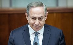 Prime Minister Benjamin Netanyahu leads the weekly cabinet meeting at his office in Jerusalem, February 12, 2017. (Emil Salman/POOL)