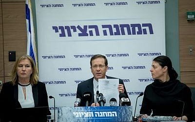Zionist Camp chair Isaac Herzog at a faction meeting in the Knesset, February 20, 2017. (Yonatan Sindel/Flash90)