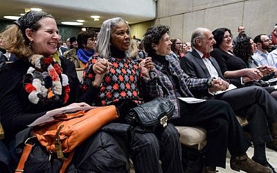 Participants holding hands at an interfaith gathering at the Chicago Loop Synagogue several days after an act of vandalism there, Feb. 8, 2017. (Robert Kusel)