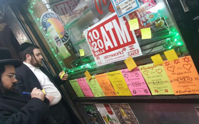 Post it notes on a Yemeni store in New York. (David Schwartz/Twitter) 