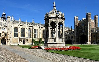 The Great Court at Trinity College at Cambridge University (CC BY-SA, Andrew Dunn, Wikimedia Commons)
