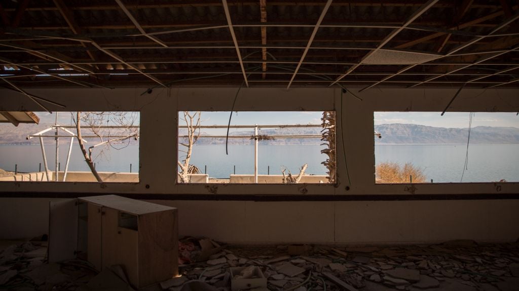 A view of the Dead Sea from an abandoned restaurant at the Kibbutz Ein Gedi public beach on January 3, 2017. (Luke Tress/Times of Israel) A view of the Dead Sea from an abandoned restaurant at the Kibbutz Ein Gedi public beach on January 3, 2017. (Luke Tress/Times of Israel)