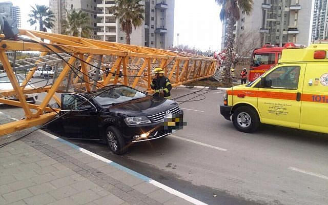 A crane that collapsed at a construction site in the central Israel city of Bat Yam on February 13, 2017. (Magen David Adom)