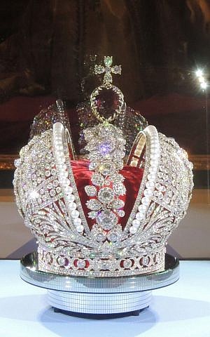 A recreation of the Great Imperial Crown worn by Catherine II, which was on display in Ramat Gan in February 2017 (Wikimedia Commons, Shakko, CC BY-SA 3.0)