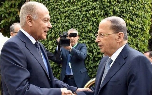 Arab League Secretary General Ahmed Abul-Gheit (L) welcomes Lebanese President Michel Aoun at an Arab League meeting in Cairo on February 14, 2017.
/ AFP PHOTO / STRINGER Arab League Secretary General Ahmed Abul-Gheit (L) welcomes Lebanese President Michel Aoun at an Arab League meeting in Cairo on February 14, 2017.
/ AFP PHOTO / STRINGER