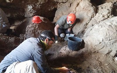 Archaeologist Ahiad Ovadia digs carefully in cave 12 near Qumran. (Casey L. Olson and Oren Gutfeld, Hebrew University)