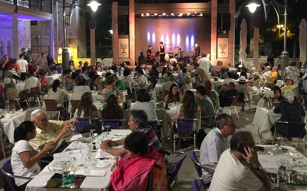 Kikar Hamusica (Music Square) features restaurants, coffee shops, and live outdoor music. (Credit: Kikar Hamusica)