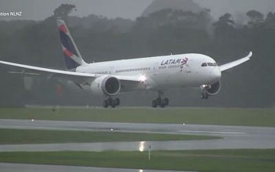 A Latam Airlines 787 plane lands in Aukland Airport in Auckland, New Zealand. (Screen capture/YouTube)