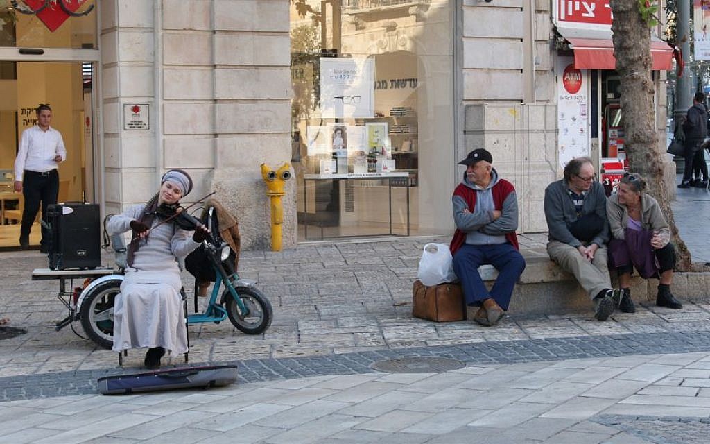 A musician in Zion Square, Jerusalem. (Shmuel Bar-Am)