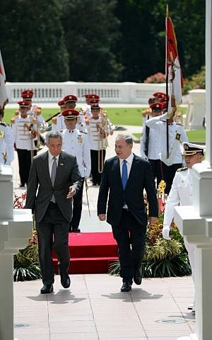 Prime Minister Benjamin Netanyahu with Singapore's Prime Minister Lee Kuan Yew at Istana presidential palace (Haim Zach/GPO) Prime Minister Benjamin Netanyahu with Singapore's Prime Minister Lee Kuan Yew at Istana presidential palace (Haim Zach/GPO)