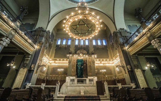 A picture taken on October 3, 2016 shows a general view of the interior of the Shaar Hashamayim Synagogue in Cairo. (Khaled Desouki/AFP)