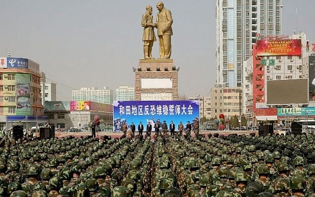This photo taken on February 27, 2017 shows Chinese military police attending an anti-terrorist oath-taking rally in Hetian, northwest China's Xinjiang Uighur Autonomous Region. (AFP Photo/STR) This photo taken on February 27, 2017 shows Chinese military police attending an anti-terrorist oath-taking rally in Hetian, northwest China's Xinjiang Uighur Autonomous Region. (AFP Photo/STR)