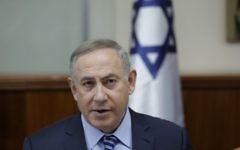 Israeli Prime Minister Benjamin Netanyahu chairs the weekly cabinet meeting in Jerusalem on March 5, 2017. (AFP Photo/EPA Pool and AFP Photo/Abir Sultan)