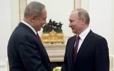 Prime Minister Benjamin Netanyahu, left, shakes hands with Russian President Vladimir Putin during their meeting in Moscow on March 9, 2017. (AFP Photo/Pool/Pavel Golovkin)