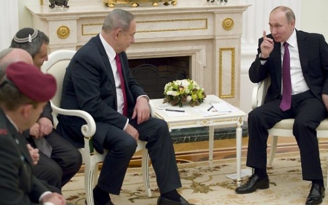 Prime Minister Benjamin Netanyahu speaks with Russian President Vladimir Putin (L) during their meeting in Moscow on March 9, 2017. (AFP Photo/Pool/Pavel Golovkin)
