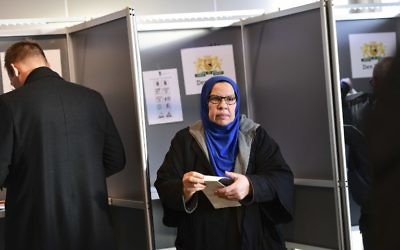 A Muslim voters folds her ballot at a polling station at The Hague on March 15, 2017, as polls open across The Netherlands. (Emmanuel Dunand/AFP) 
