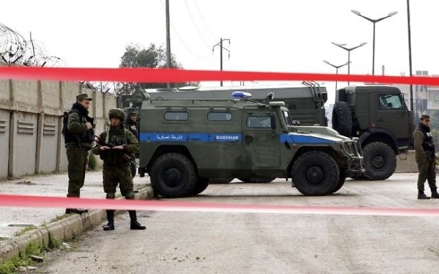 Members of the Russian Military police stand guard during the first phase of the Russian-supervised deal to complete the evacuation of fighters and civilians, on the edge of the rebel-held Waer neighbourhood in the central city of Homs on March 18, 2017. (AFP PHOTO / Louai Beshara) Members of the Russian Military police stand guard during the first phase of the Russian-supervised deal to complete the evacuation of fighters and civilians, on the edge of the rebel-held Waer neighbourhood in the central city of Homs on March 18, 2017. (AFP PHOTO / Louai Beshara)