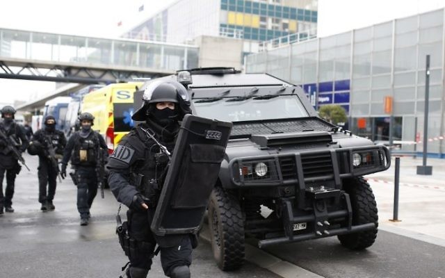 RAID police unit officers secure the area at the Paris' Orly airport on March 18, 2017 following the shooting of a man by French security forces. (AFP/Benjamin Cremel) RAID police unit officers secure the area at the Paris' Orly airport on March 18, 2017 following the shooting of a man by French security forces. (AFP/Benjamin Cremel)