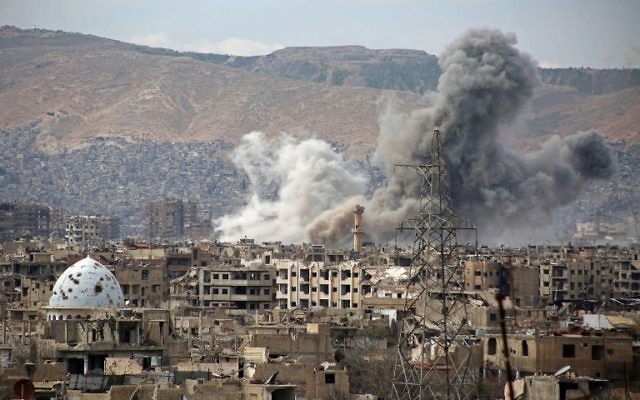 A general view shows smoke rising from buildings following an air strike on Jobar, a rebel-held district on the eastern outskirts of the Syrian capital Damascus, on March 21, 2017. (AFP/Ammar SULEIMAN) A general view shows smoke rising from buildings following an air strike on Jobar, a rebel-held district on the eastern outskirts of the Syrian capital Damascus, on March 21, 2017. (AFP/Ammar SULEIMAN)