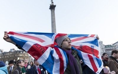 A man holds a Union flag a during a vigil in Trafalgar Square in central London on March 23, 2017 in solidarity with the victims of the March 22 terror attack at the British parliament and on Westminster Bridge. ( AFP PHOTO / Joel Ford)
