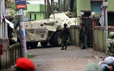 Bangladeshi army commandos stand next to an armored vehicle during an operation to storm an Islamist extremist hideout on March 25, 2017 in Bangladesh's northeastern city of Sylhet. (Stringer/AFP)