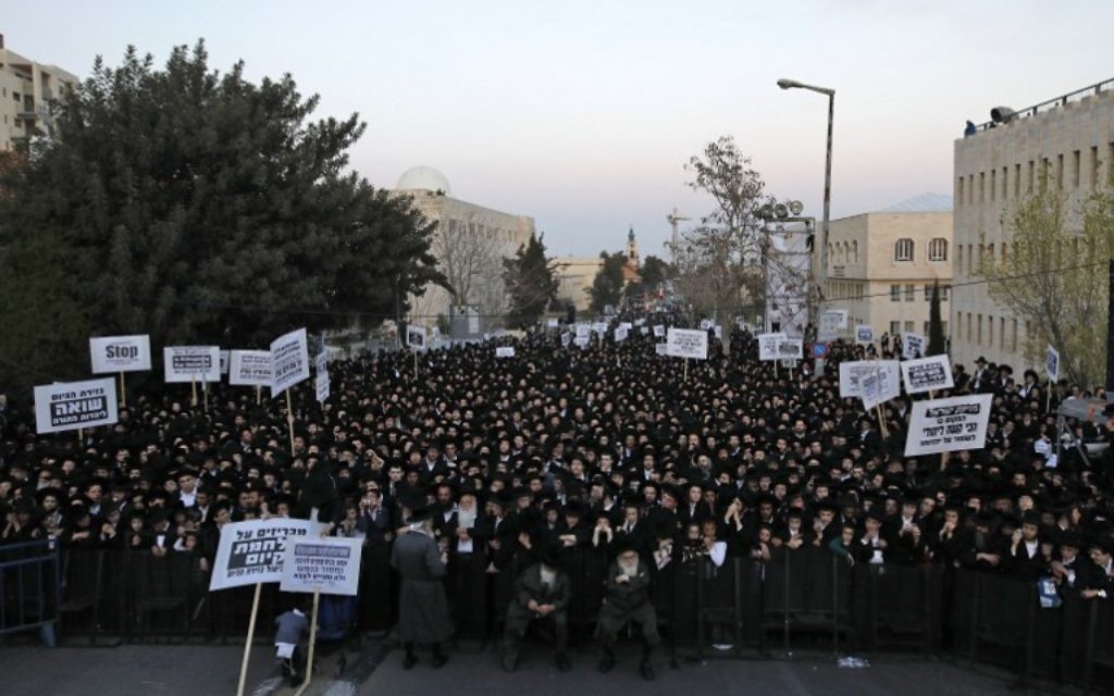Ultra-Orthodox Jews hold placards during a protest against Israeli army conscription, in Jerusalem, on March 28, 2017. (AFP Photo/Menahem Kahana)
