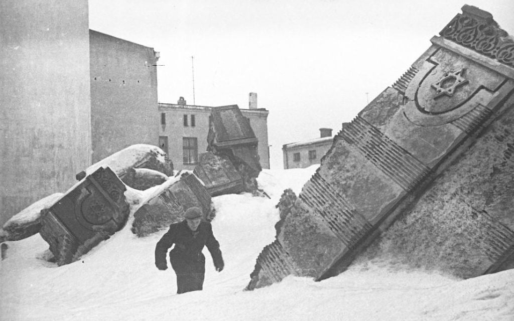 A man walking in the ruins of the synagogue during wintertime. (Henryk Ross/Art Gallery of Ontario, gift from the Archive of Modern Conflict/Courtesy Museum of Fine Arts)