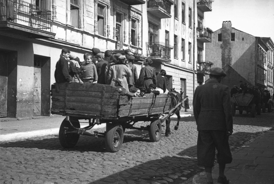 Children being transported to the death camp. (Henryk Ross/Art Gallery of Ontario, gift from the Archive of Modern Conflict/Courtesy Museum of Fine Arts) Children being transported to the death camp. (Henryk Ross/Art Gallery of Ontario, gift from the Archive of Modern Conflict/Courtesy Museum of Fine Arts)