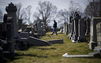 Jewish tombstones lay vandalized at Mount Carmel Cemetery February 27, 2017 in Philadelphia, Pennsylvania. (Mark Makela/Getty Images/AFP) Jewish tombstones lay vandalized at Mount Carmel Cemetery February 27, 2017 in Philadelphia, Pennsylvania. (Mark Makela/Getty Images/AFP)
