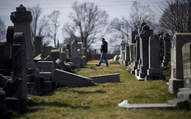 Jewish tombstones lay vandalized at Mount Carmel Cemetery February 27, 2017 in Philadelphia, Pennsylvania. (Mark Makela/Getty Images/AFP)