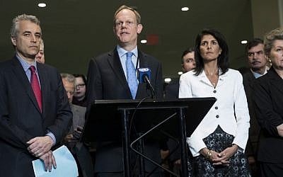 British Ambassador to the UN Matthew Rycroft (C) speaks to reporters at the United Nations headquarters, March 27, 2017 in New York City. (Drew Angerer/Getty Images/AFP)