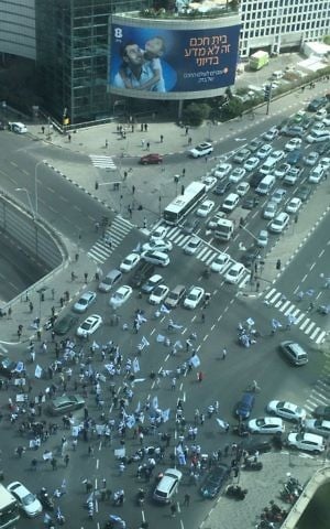 Haifa Chemicals workers protesting ammonia tank closure in Tel Aviv (Courtesy: Tal Gimpel)