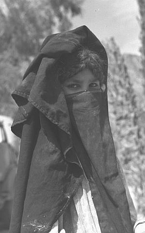 A photograph of a Bedouin woman in the Sinai desert (Courtesy David Rubinger/Knesset collection)