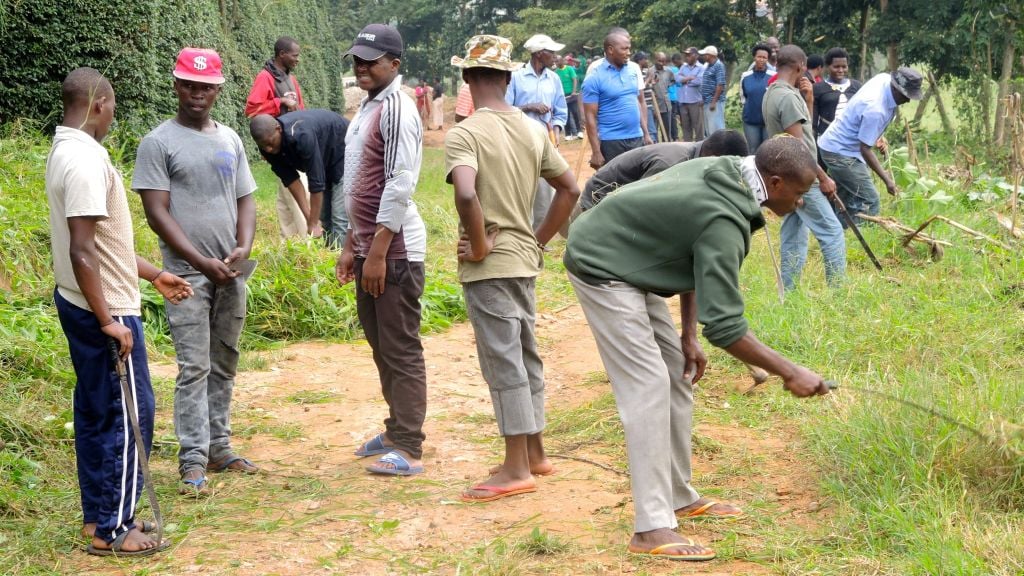 As with any volunteer effort, there are those who work and those who stand around chatting, like this group in the Rwandan capital of Kigali on Feburary 25, 2017. (Melanie Lidman/Times of Israel)