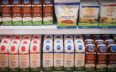 Illustrative photo of milk and chocolate milk cartons. May 3, 2015. (Flash90)