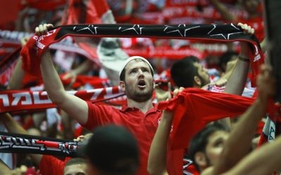 Hapoel Jerusalem fans cheer during a match, illustrative (Yonatan Sindel/Flash90)