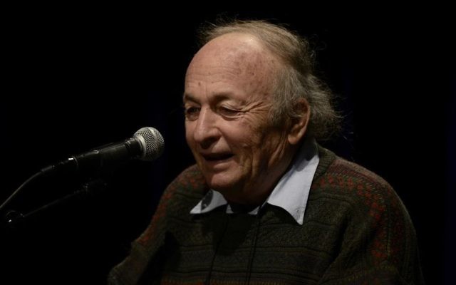 Yair Garbuz speaks at the 85th birthday celebration of Israeli artist and sculptor Dani Caravan, at the Tzavta Theater in Tel Aviv, December 18, 2015. (Tomer Neuberg/Flash90) Yair Garbuz speaks at the 85th birthday celebration of Israeli artist and sculptor Dani Caravan, at the Tzavta Theater in Tel Aviv, December 18, 2015. (Tomer Neuberg/Flash90)