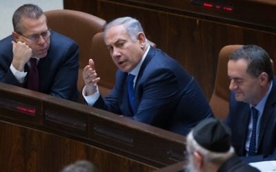 Prime Minister Benjamin Netanyahu speaks with Minister of Public Security and Strategic Affairs, Gilad Erdan (L) at the Israeli parliament during a plenum session in the assembly hall of the Israeli parliament on March 28, 2016. (Yonatan Sindel/Flash90)