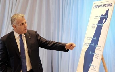 Leader of the Yesh Atid party Yair Lapid, at a press conference announcing seven heads of local authorities across Israel who were joining his party on March 07, 2017 (Tomer Neuberg/Flash90)