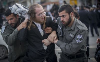 Ultra-Orthodox Jews protest against the jailing of a Jewish seminary student who failed to comply with an army recruitment order, Jerusalem, March 15, 2017. (Yonatan Sindel/Flash90)